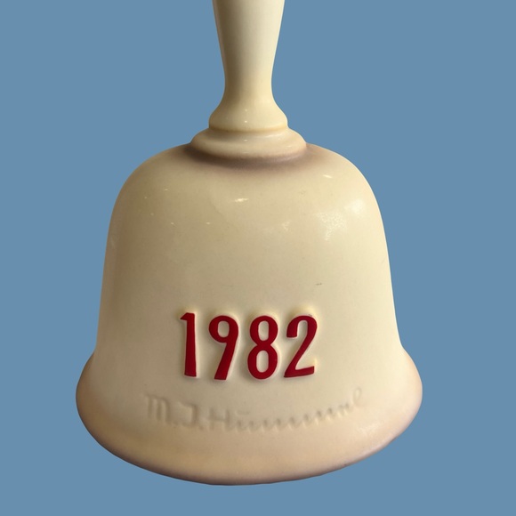 Hümmel Collectible Bell 1982 with Boy and Bird Design - Picture 2 of 3